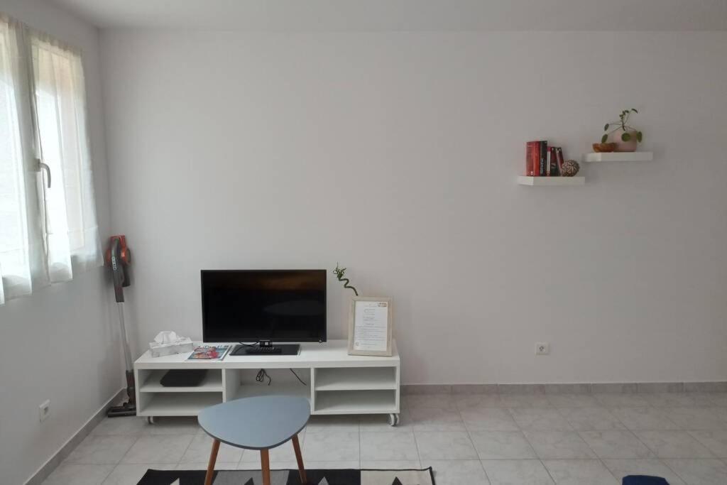 Appartement Neuf Tout Confort Aubenas Exterior photo